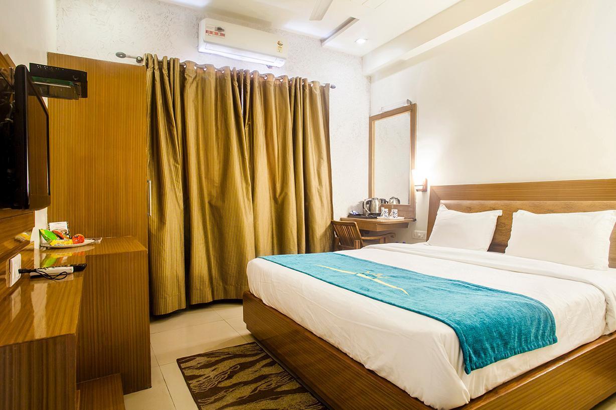 Hotel Poonam Plaza Agra  Eksteriør bilde